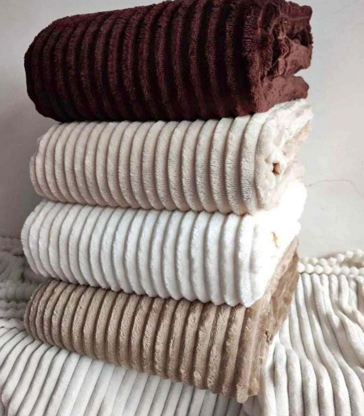 Cobija piel de conejo textura acanalada